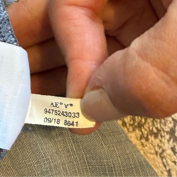 American Eagle Blue Chambray Long Sleeve Boyfriend Fit Button-Up Shirt Large - Picture 7 of 7